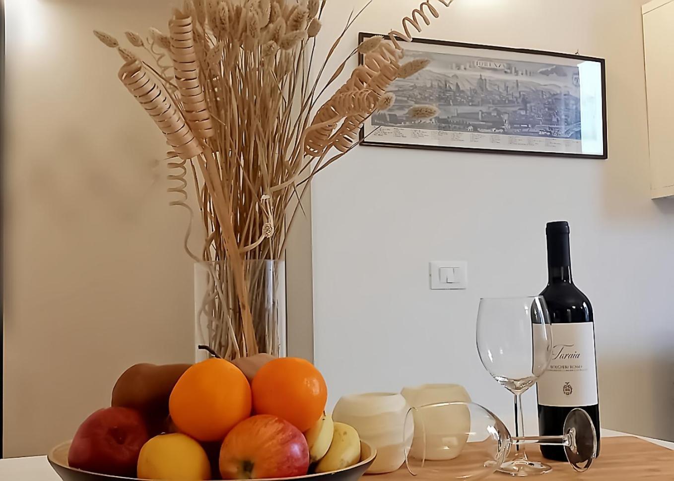 Charming & Spacious Florentine Just Two Mins From Tram Stop Apartamento