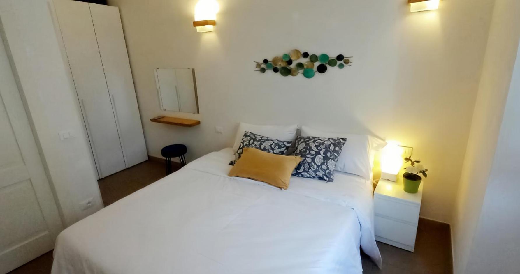 Apartment Charming & Spacious Florentine Just Two Mins From Tram Stop Florence
